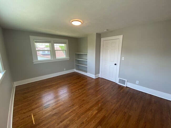 Building Photo - Fully Remodeled 3Bedroom House!
