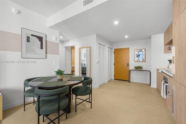 Building Photo - 11 NE 6th St