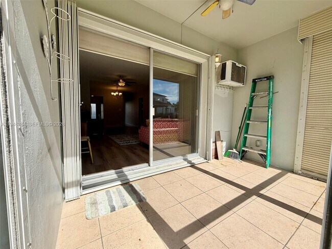 Building Photo - 13105 Ixora Ct