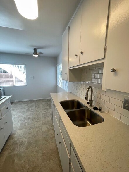 Building Photo - 744 Pier Ave