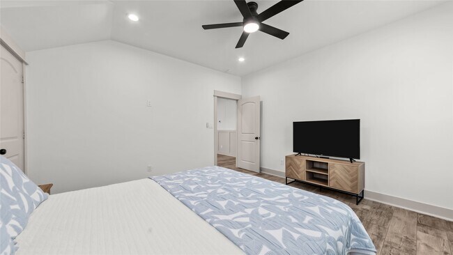 Building Photo - 517 Moore St