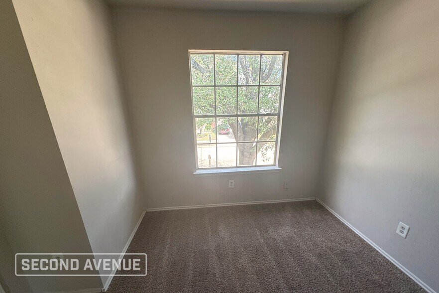 Building Photo - 993 Shelton Ln