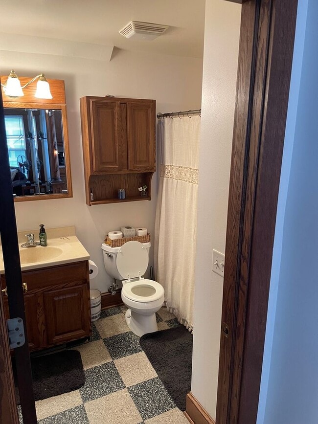 Building Photo - 639E