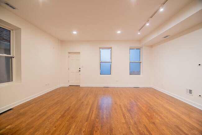 Building Photo - 2221 W Charleston St