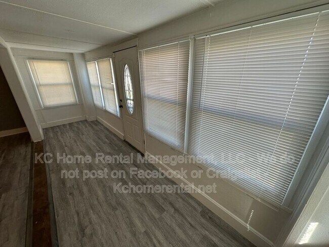 Building Photo - 2917 E 61st St