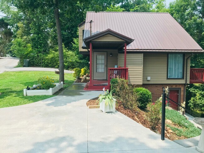 Building Photo - 140 Lake Haven Dr