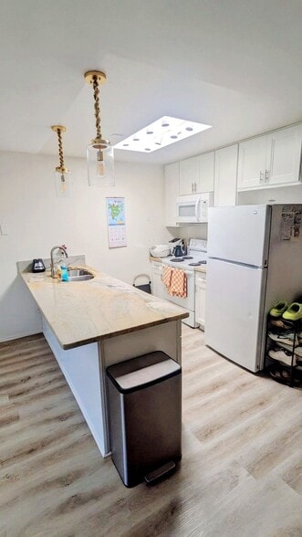 Building Photo - 8026 Linda Vista Rd