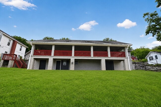 Building Photo - 410 5th St