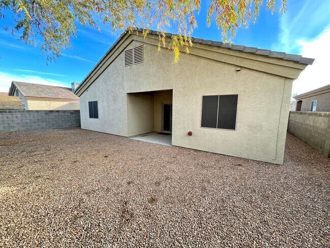 Building Photo - Beautiful 3 Bedroom Home in Central Kingman!