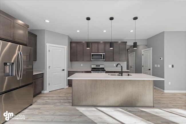 Building Photo - 550 W Galway Dr