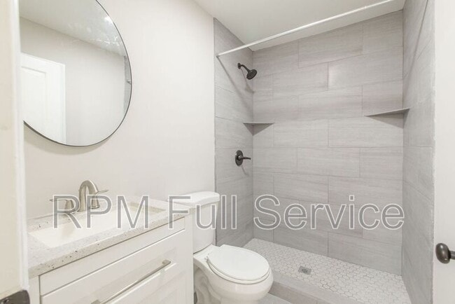 Building Photo - 1002 N Maple St