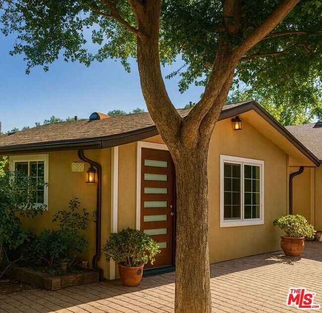 Primary Photo - 5240 Buffalo Ave