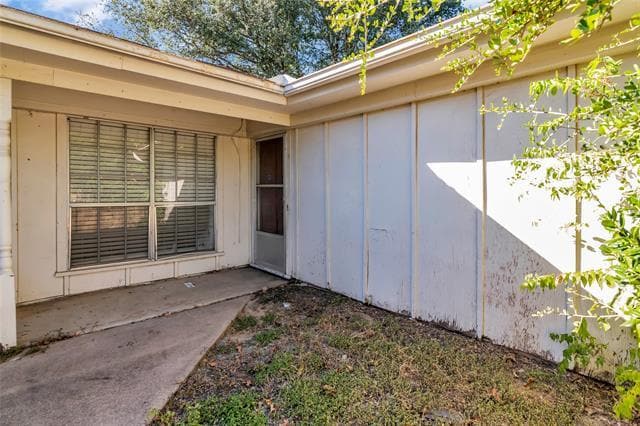 Building Photo - 805 Irwin Dr