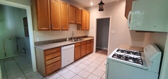 Building Photo - 1135 Cardiff Ave