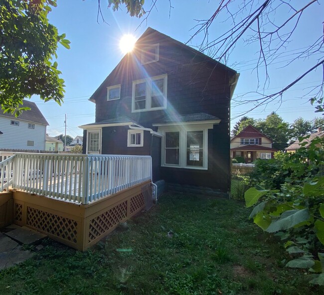 Building Photo - ? Comfortable 3-Bedroom, 1.5-Bathroom Home...