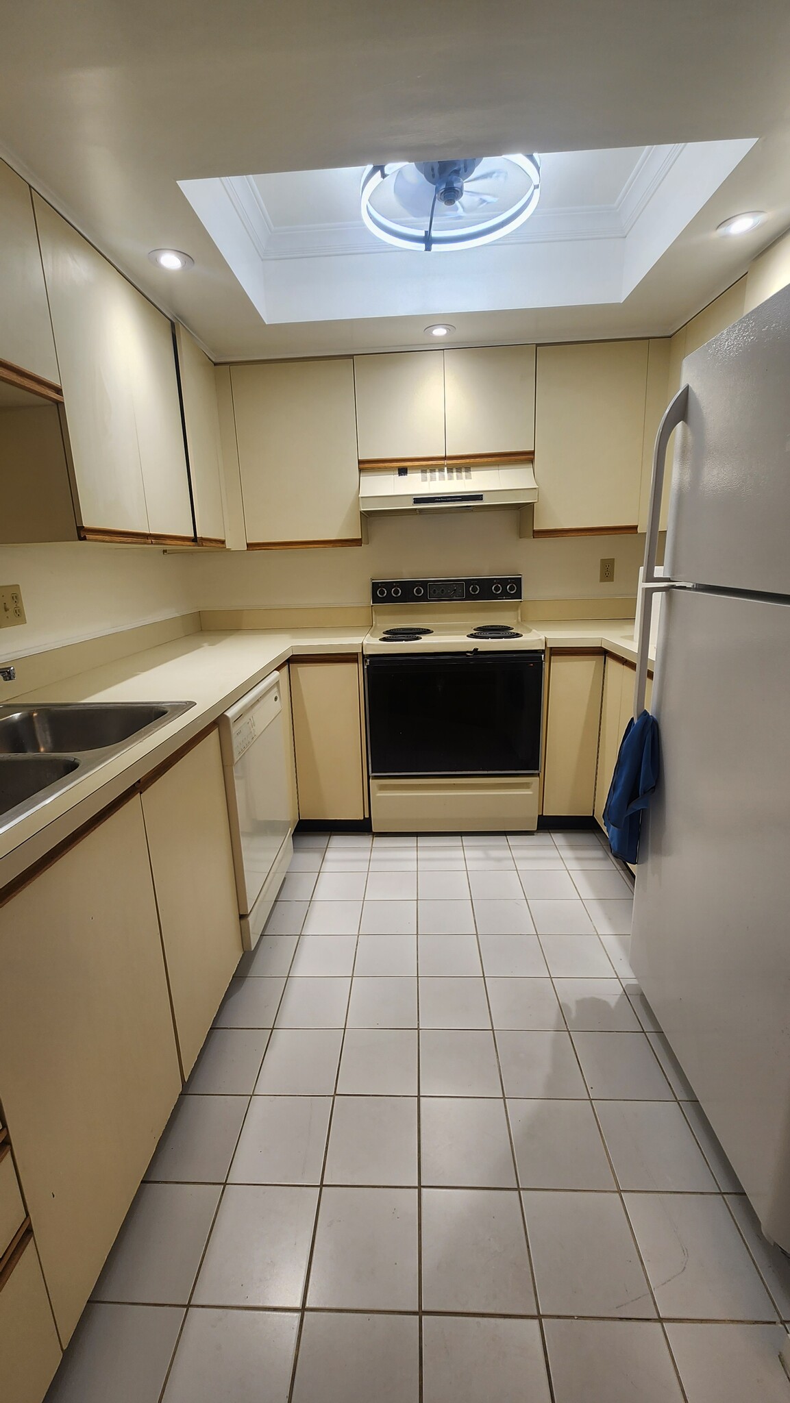 Building Photo - 911 SW South River Dr