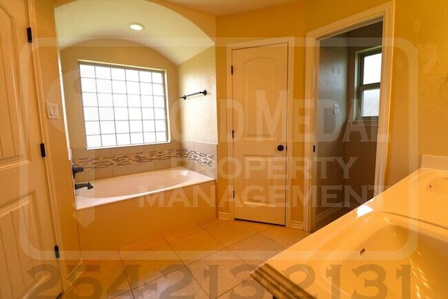 Building Photo - 6009 Cordillera Dr