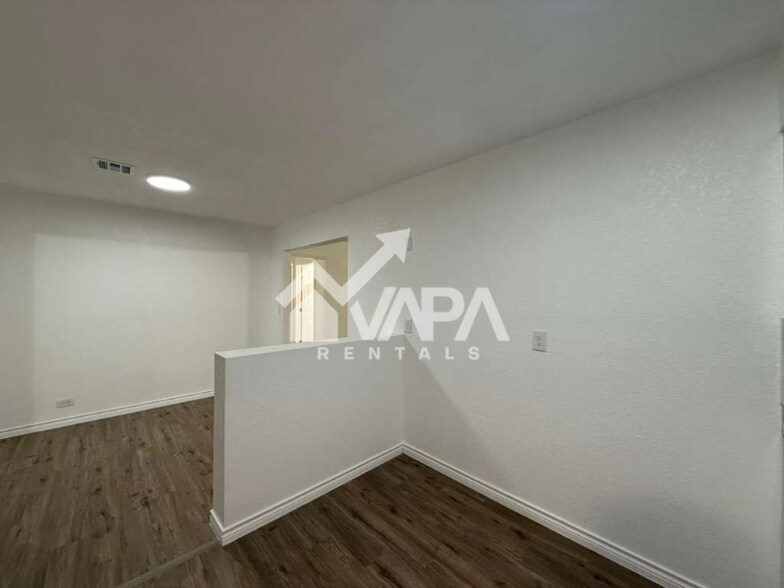 Building Photo - 231 Middlebury Dr