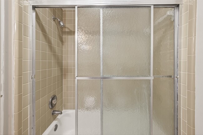 Building Photo - 10738 Briar Forest Dr