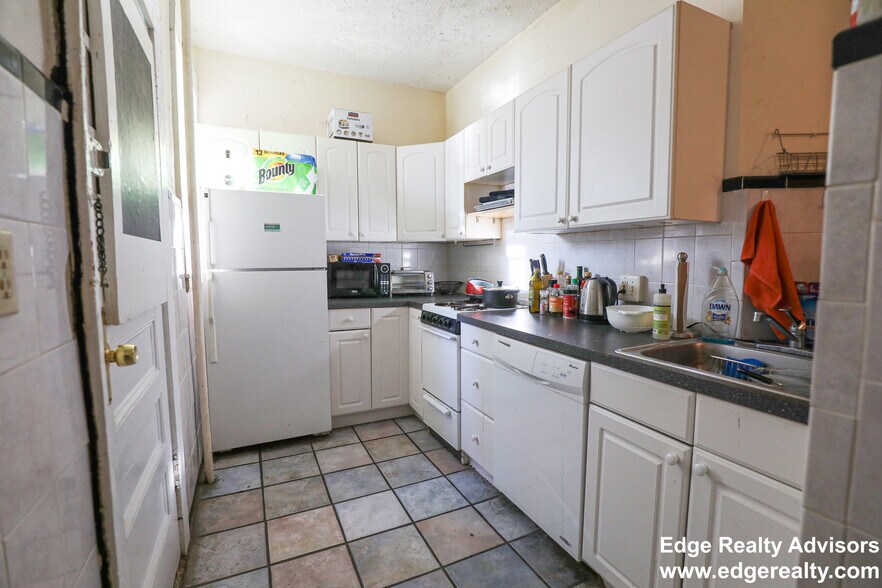 Building Photo - 12 Elba St