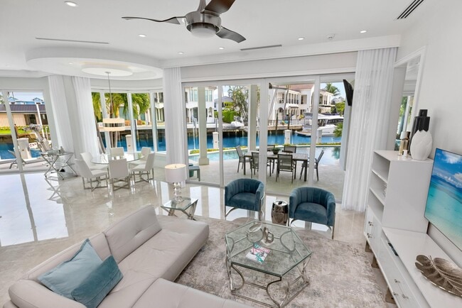 Building Photo - 863 Enfield St