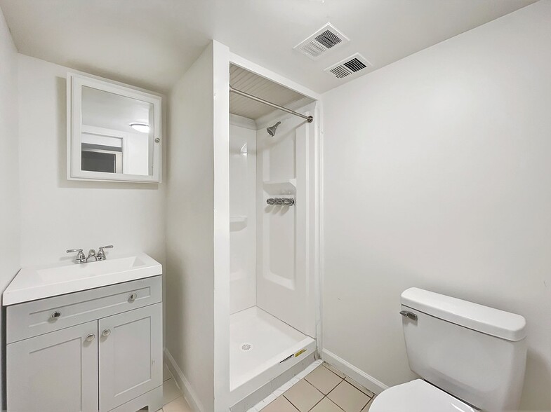 Building Photo - 1832 N Culpeper St