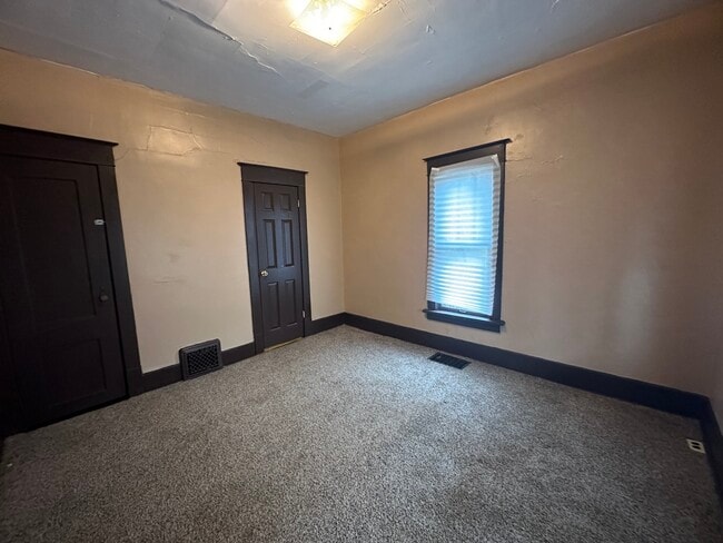 Building Photo - 118 State St N