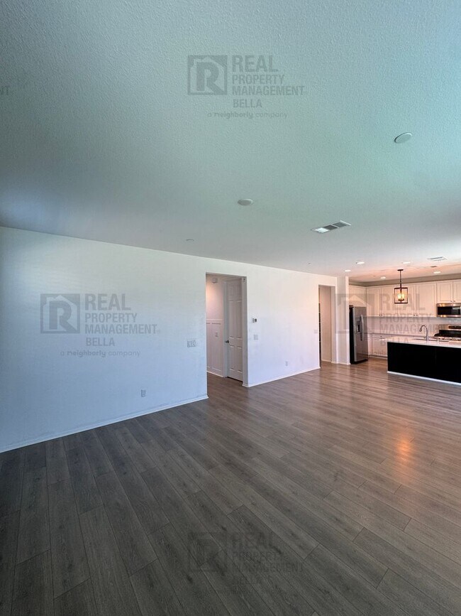 Building Photo - 2807 Moonshimmer St