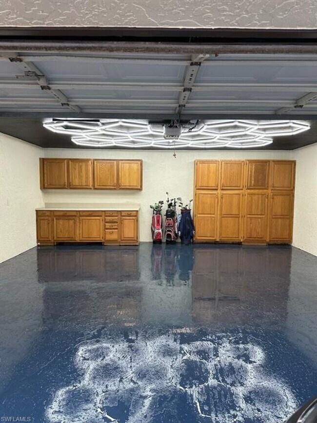 Building Photo - Available May 1st – Luxury Golf Villa in Lely! Walk to Pool, Minutes to Beaches & US Open Pickleb...