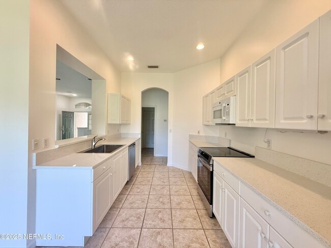 Building Photo - 704 Captains Dr