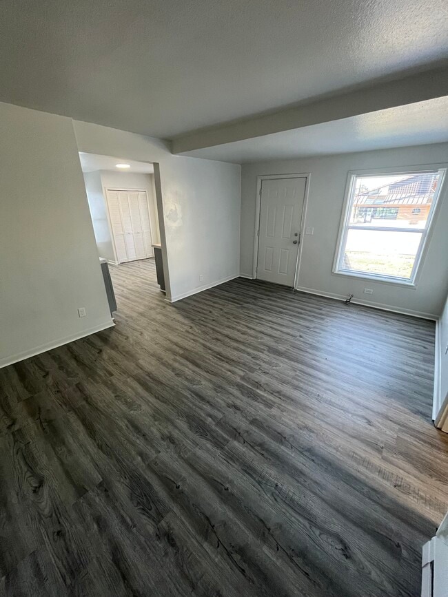 Building Photo - 604 W Mt Morris St