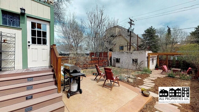 Building Photo - 3286 Meade St