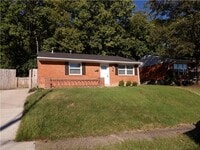 Building Photo - 122 Tracy Ln