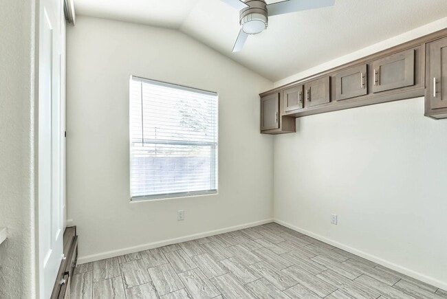 Building Photo - 9985 N Pinal Ave