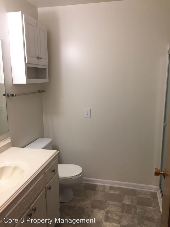 Building Photo - 231 W Bond St