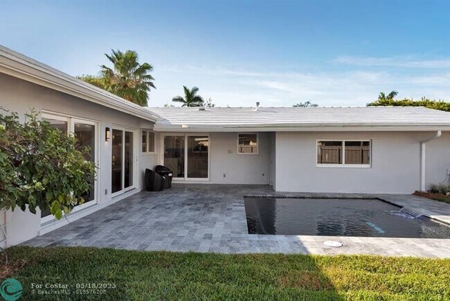 Building Photo - 2417 Bayview Dr