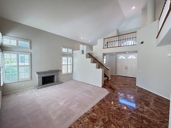 Building Photo - 8132 E Hillsdale Dr