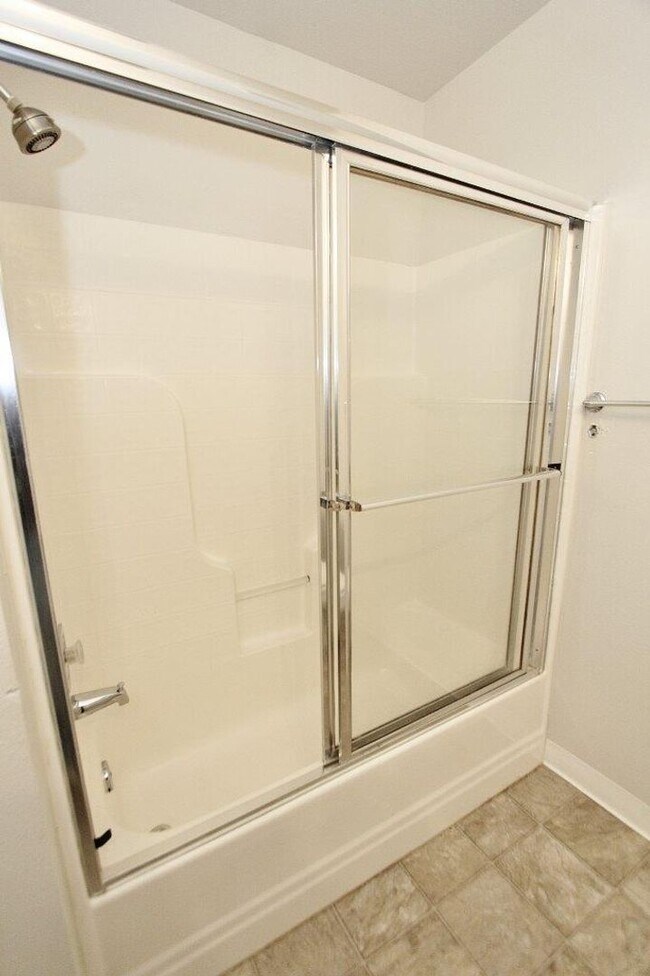 Building Photo - Immaculate Single-Level Home in Quiet Neighborhood