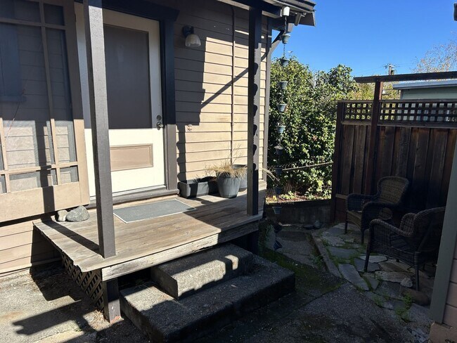 Building Photo - Lovely 1 Bedroom, 1 Bathroom Unit with Office in West Petaluma