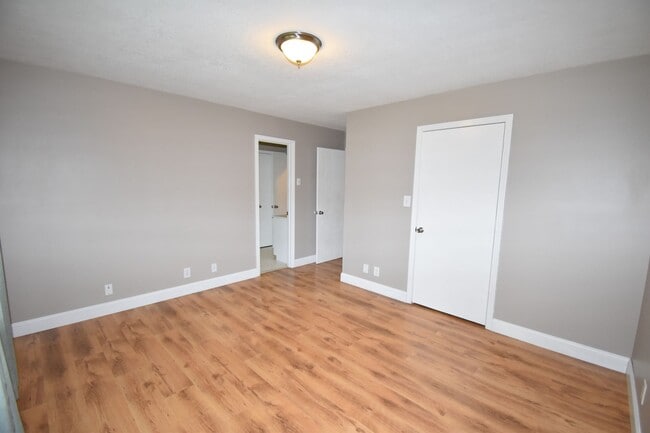 Building Photo - 2 Bedroom Pet Friendly Home For Rent!