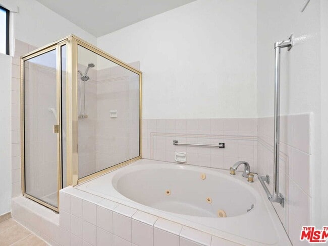 Building Photo - 9836 Vidor Dr
