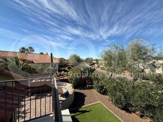 Building Photo - 874 W Port Royal Pl