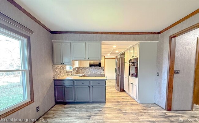 Building Photo - 174 Lange Ave