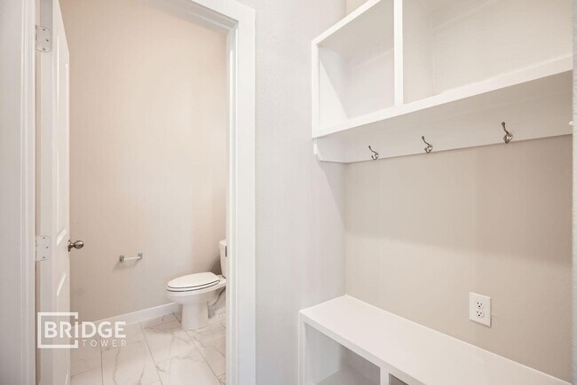 Building Photo - 908 Hudson Way