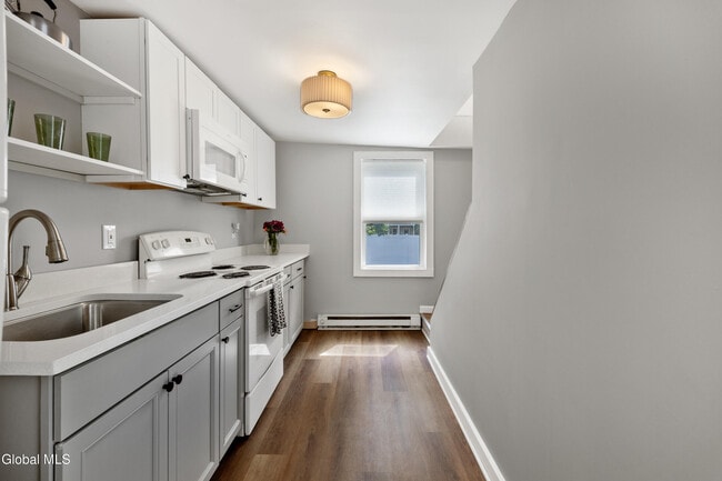 Building Photo - 56 Van Buren St