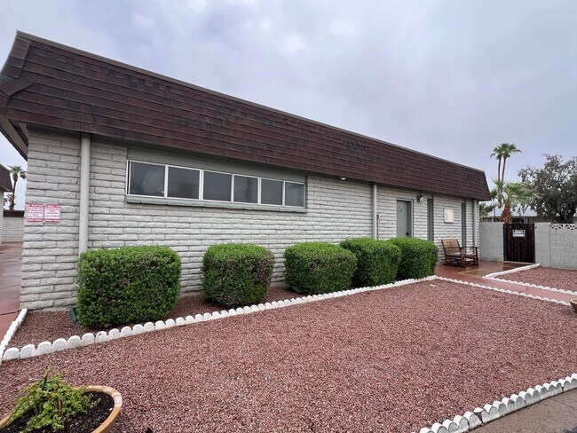 Building Photo - 345 S 58th St