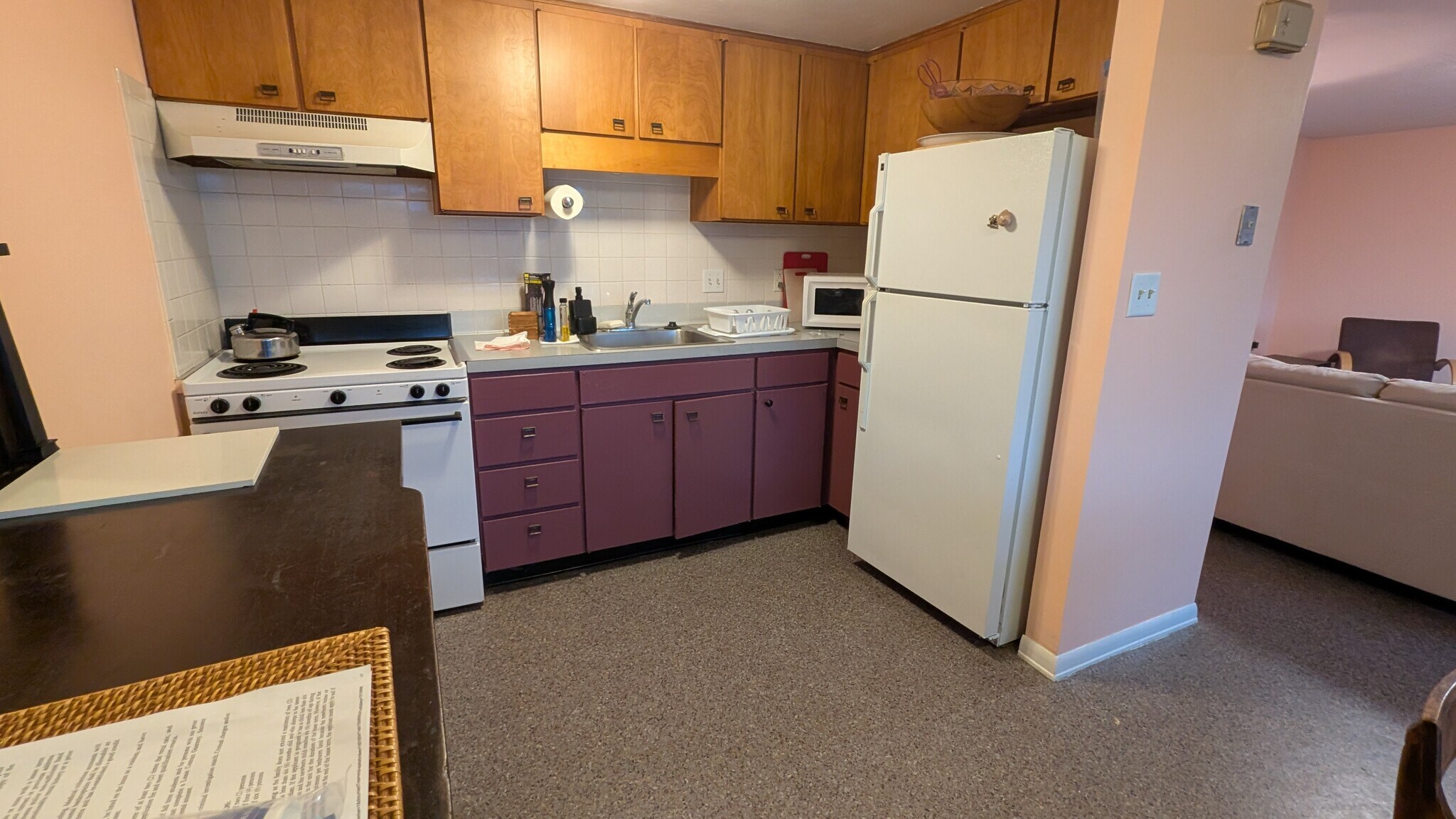 Kitchen - 143 Campbell Ave