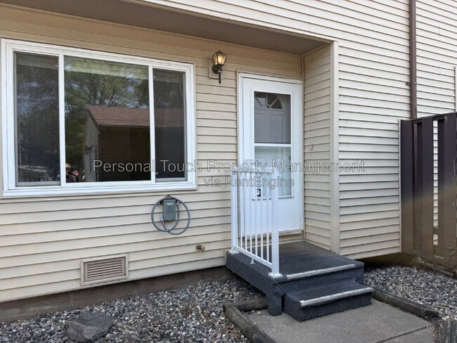 Building Photo - 2143 2nd Ave E