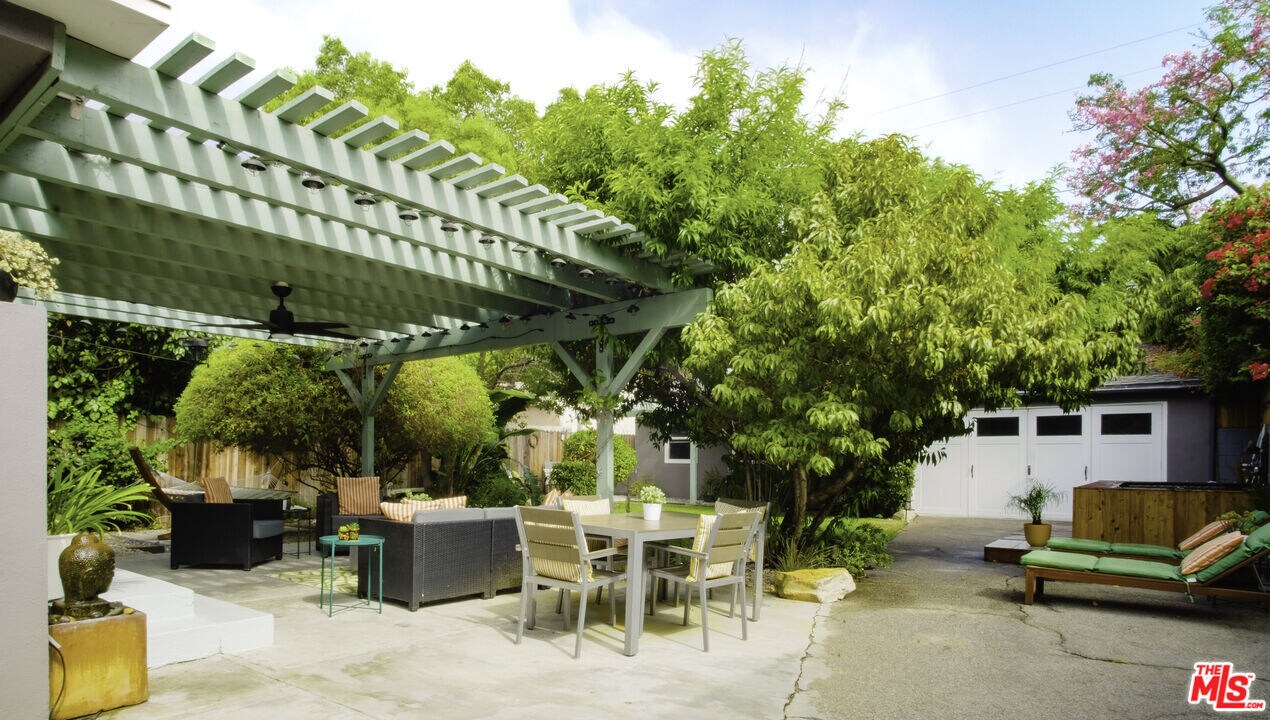 Building Photo - 14039 Gilmore St