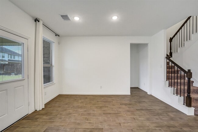 Building Photo - 31618 Donoso Dr